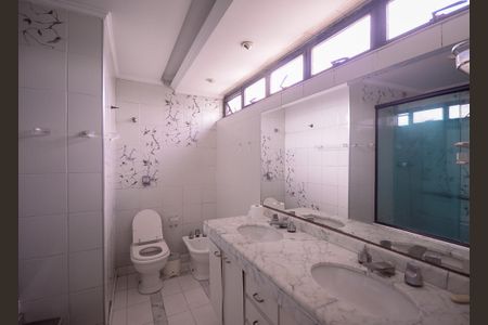 Apartamento à venda com 198m², 3 quartos e 4 vagasBanheiro do Quarto 2