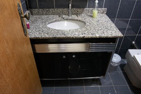 Casa à venda com 415m², 4 quartos e 1 vagaBANHEIRO SUÍTE- CASA 1