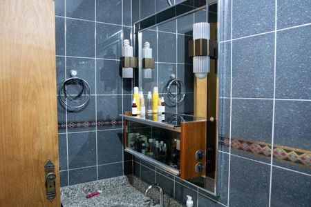 Casa à venda com 415m², 4 quartos e 1 vagaBANHEIRO SUÍTE- CASA 1