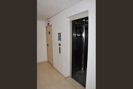 Apartamento à venda com 70m², 3 quartos e 1 vaga Apartamento à venda com 70m², 3 quartos e 1 vagaHall Elevadores