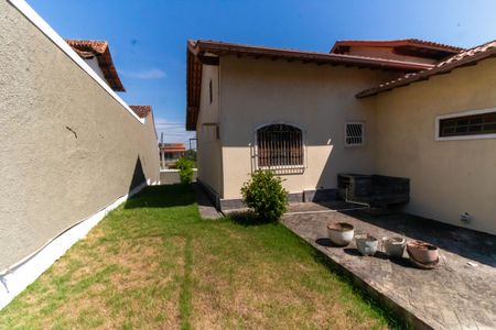 Casa de condomínio à venda com 300m², 3 quartos e 3 vagas Casa de condomínio à venda com 300m², 3 quartos e 3 vagasÁrea externa