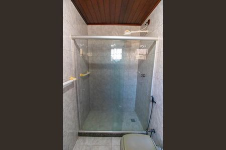 Casa de condomínio à venda com 300m², 3 quartos e 3 vagas Casa de condomínio à venda com 300m², 3 quartos e 3 vagasBanheiro da Suíte