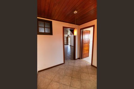 Casa de condomínio à venda com 300m², 3 quartos e 3 vagas Casa de condomínio à venda com 300m², 3 quartos e 3 vagasHall