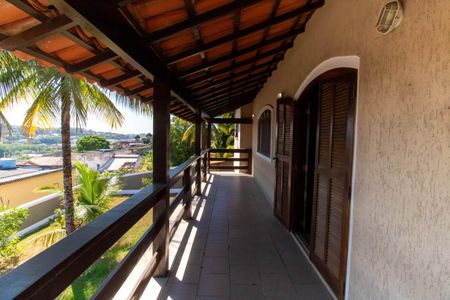 Casa de condomínio à venda com 300m², 3 quartos e 3 vagas Casa de condomínio à venda com 300m², 3 quartos e 3 vagasVaranda da Sala