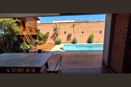 Casa à venda com 330m², 3 quartos e 7 vagasQuintal