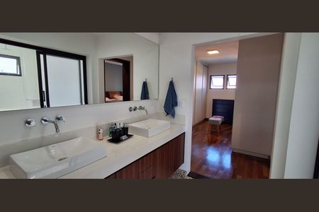 Casa à venda com 330m², 3 quartos e 7 vagasBanheiro Suíte Master