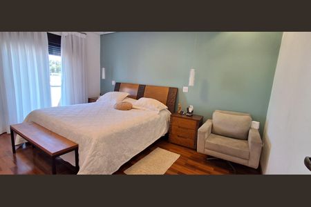 Casa à venda com 330m², 3 quartos e 7 vagasSuíte Master