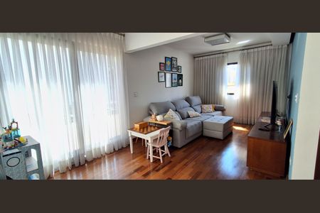 Casa à venda com 330m², 3 quartos e 7 vagasSala intima