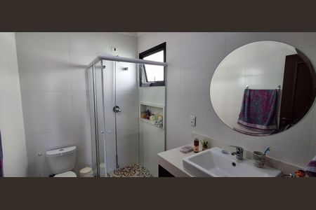 Casa à venda com 330m², 3 quartos e 7 vagasBanheiro Suíte 2