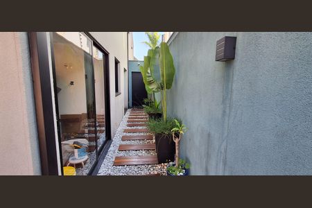 Casa à venda com 330m², 3 quartos e 7 vagasCorredor Esxterno