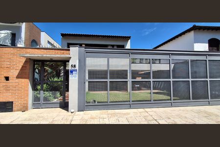 Casa à venda com 330m², 3 quartos e 7 vagasFachada e placa