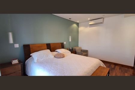 Casa à venda com 330m², 3 quartos e 7 vagasSuíte Master