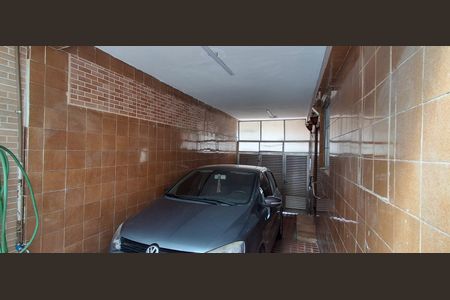 Casa à venda com 240m², 2 quartos e 3 vagas Casa à venda com 240m², 2 quartos e 3 vagasGaragem