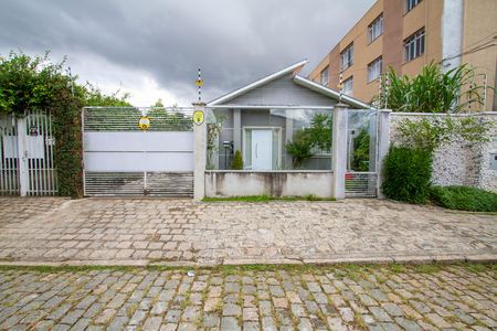 Casa para alugar com 160m², 3 quartos e 3 vagas Casa para alugar com 160m², 3 quartos e 3 vagasFachada