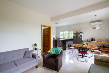 Casa para alugar com 160m², 3 quartos e 3 vagas Casa para alugar com 160m², 3 quartos e 3 vagasSala