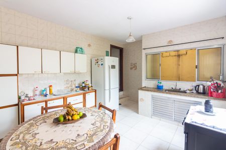 Casa à venda com 110m², 3 quartos e 2 vagas Casa à venda com 110m², 3 quartos e 2 vagasCozinha