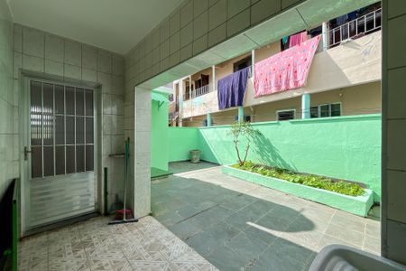 Casa à venda com 100m², 2 quartos e 2 vagasQuintal