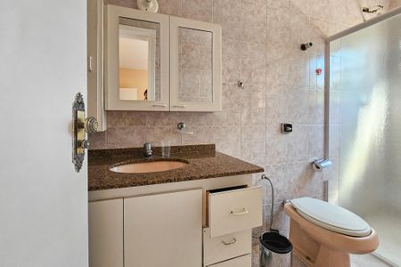 Casa para alugar com 402m², 7 quartos e 6 vagasbanheiro da suíte 4