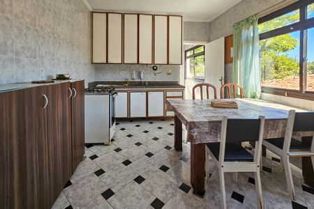 Casa para alugar com 402m², 7 quartos e 6 vagasCozinha 2