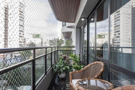 Apartamento à venda com 310m², 5 quartos e 4 vagasVaranda