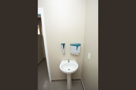 Apartamento para alugar com 54m², 2 quartos e 1 vaga Apartamento para alugar com 54m², 2 quartos e 1 vagaBanheiro do Salão de festas