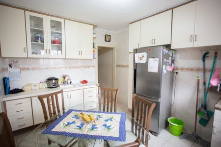 Casa à venda com 112m², 3 quartos e 2 vagas Casa à venda com 112m², 3 quartos e 2 vagasCozinha