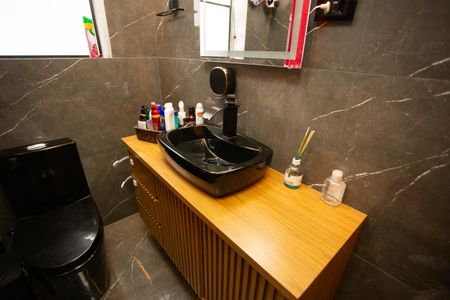 Casa à venda com 112m², 3 quartos e 2 vagas Casa à venda com 112m², 3 quartos e 2 vagasBanheiro 1