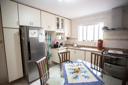 Casa à venda com 112m², 3 quartos e 2 vagas Casa à venda com 112m², 3 quartos e 2 vagasCozinha