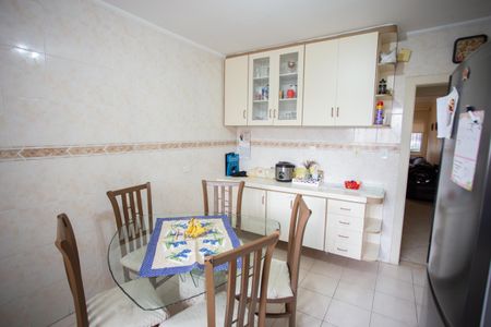 Casa à venda com 112m², 3 quartos e 2 vagas Casa à venda com 112m², 3 quartos e 2 vagasCozinha