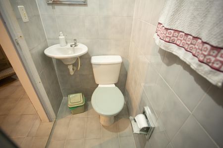 Casa à venda com 112m², 3 quartos e 2 vagas Casa à venda com 112m², 3 quartos e 2 vagasBanheiro 2