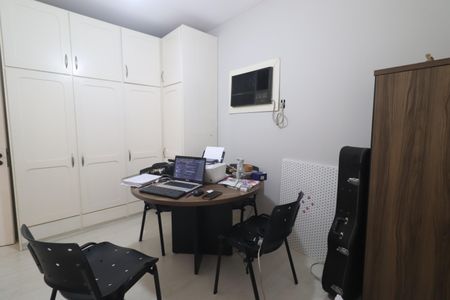 Apartamento para alugar com 186m², 3 quartos e 2 vagasQuarto 01