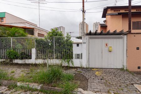 Casa à venda com 141m², 6 quartos e 1 vaga Casa à venda com 141m², 6 quartos e 1 vagaFachada