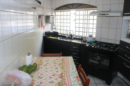 Casa à venda com 222m², 5 quartos e 3 vagasCozinha 3