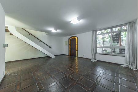 Casa à venda com 208m², 3 quartos e 2 vagas Casa à venda com 208m², 3 quartos e 2 vagasSala