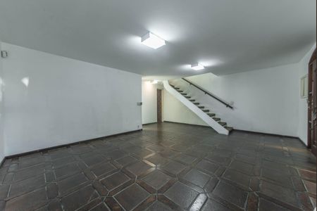 Casa à venda com 208m², 3 quartos e 2 vagas Casa à venda com 208m², 3 quartos e 2 vagasSala