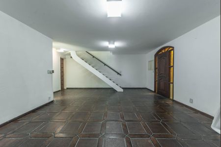 Casa à venda com 208m², 3 quartos e 2 vagas Casa à venda com 208m², 3 quartos e 2 vagasSala