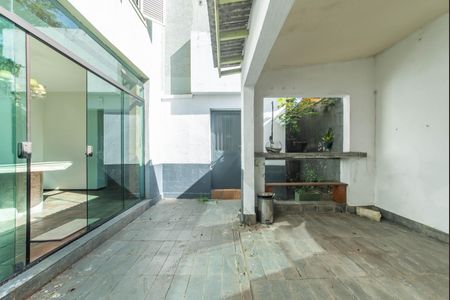 Casa à venda com 208m², 3 quartos e 2 vagas Casa à venda com 208m², 3 quartos e 2 vagasQuintal