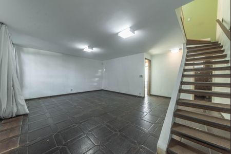 Casa à venda com 208m², 3 quartos e 2 vagas Casa à venda com 208m², 3 quartos e 2 vagasSala