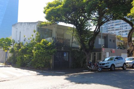Casa à venda com 208m², 3 quartos e 2 vagasFachada