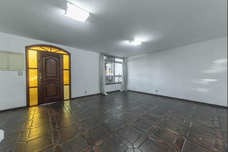 Casa à venda com 208m², 3 quartos e 2 vagas Casa à venda com 208m², 3 quartos e 2 vagasSala