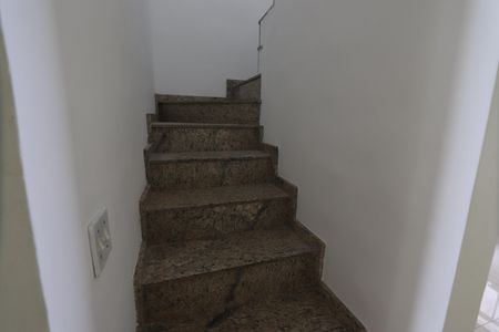 Casa à venda com 134m², 3 quartos e 2 vagasEscada