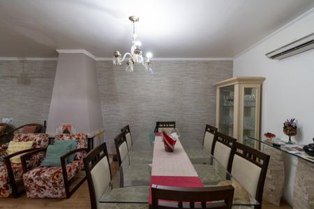 Casa à venda com 150m², 3 quartos e 2 vagasSala