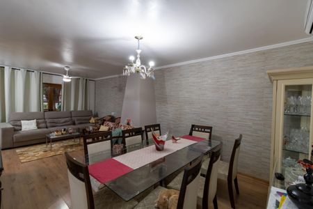 Casa à venda com 150m², 3 quartos e 2 vagasSala