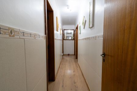 Casa à venda com 150m², 3 quartos e 2 vagasCorredor