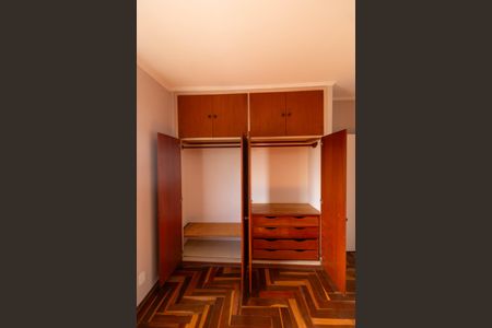 Casa à venda com 300m², 4 quartos e 2 vagasArmário do Quarto 02 da Casa 02