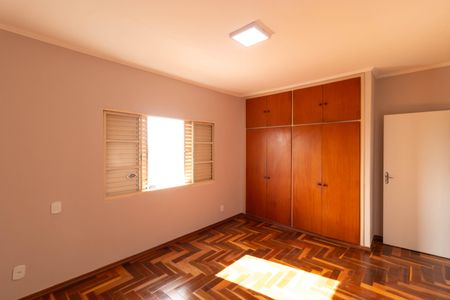 Casa à venda com 300m², 4 quartos e 2 vagasQuarto 02 da Casa 02