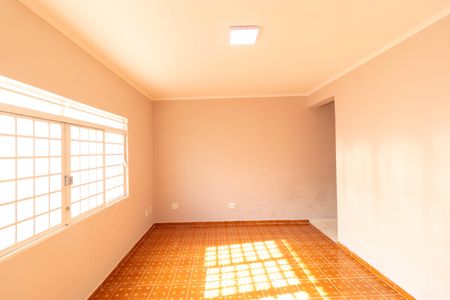 Casa à venda com 300m², 4 quartos e 2 vagasSalas da casa 01