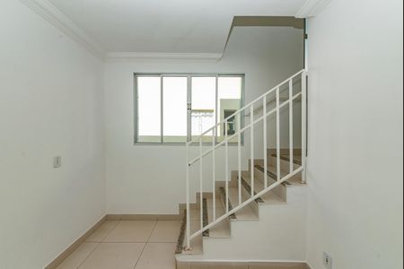 Apartamento à venda com 100m², 2 quartos e 1 vagaEscada