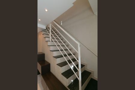 Apartamento à venda com 120m², 3 quartos e 2 vagasEscada