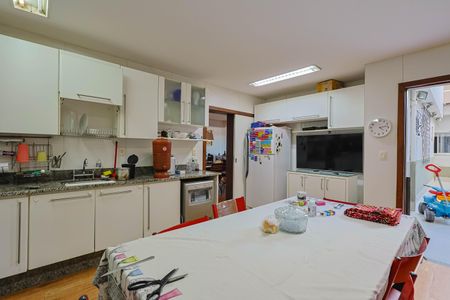 Casa à venda com 399m², 3 quartos e 3 vagasCozinha